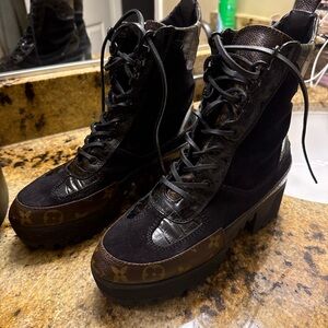 LOUIS VUITTON LAUREATE PLATFORM BOOT !!!